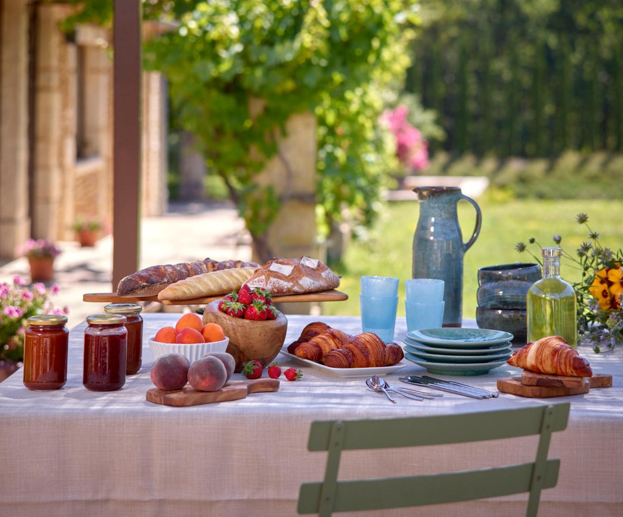 Jas Des Roches Bed & Breakfast Гринян Екстериор снимка